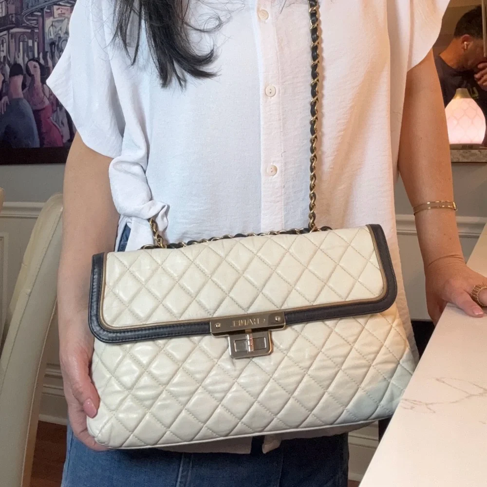 CHANEL Cream and Black Quilted Shoulder Bag with Gold Chain